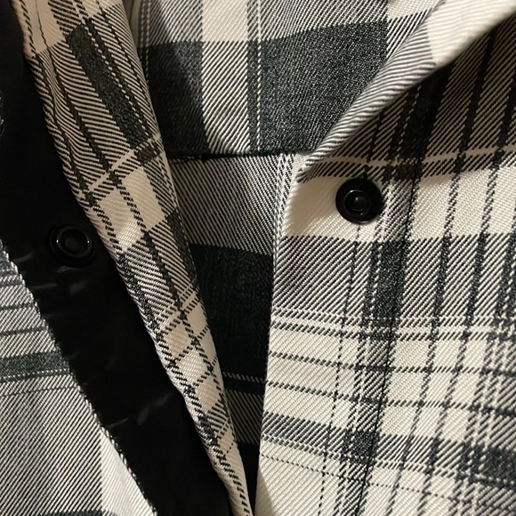 BURTON Grey Button/Snap-down Plaid. Sz M - Picture 6 of 7